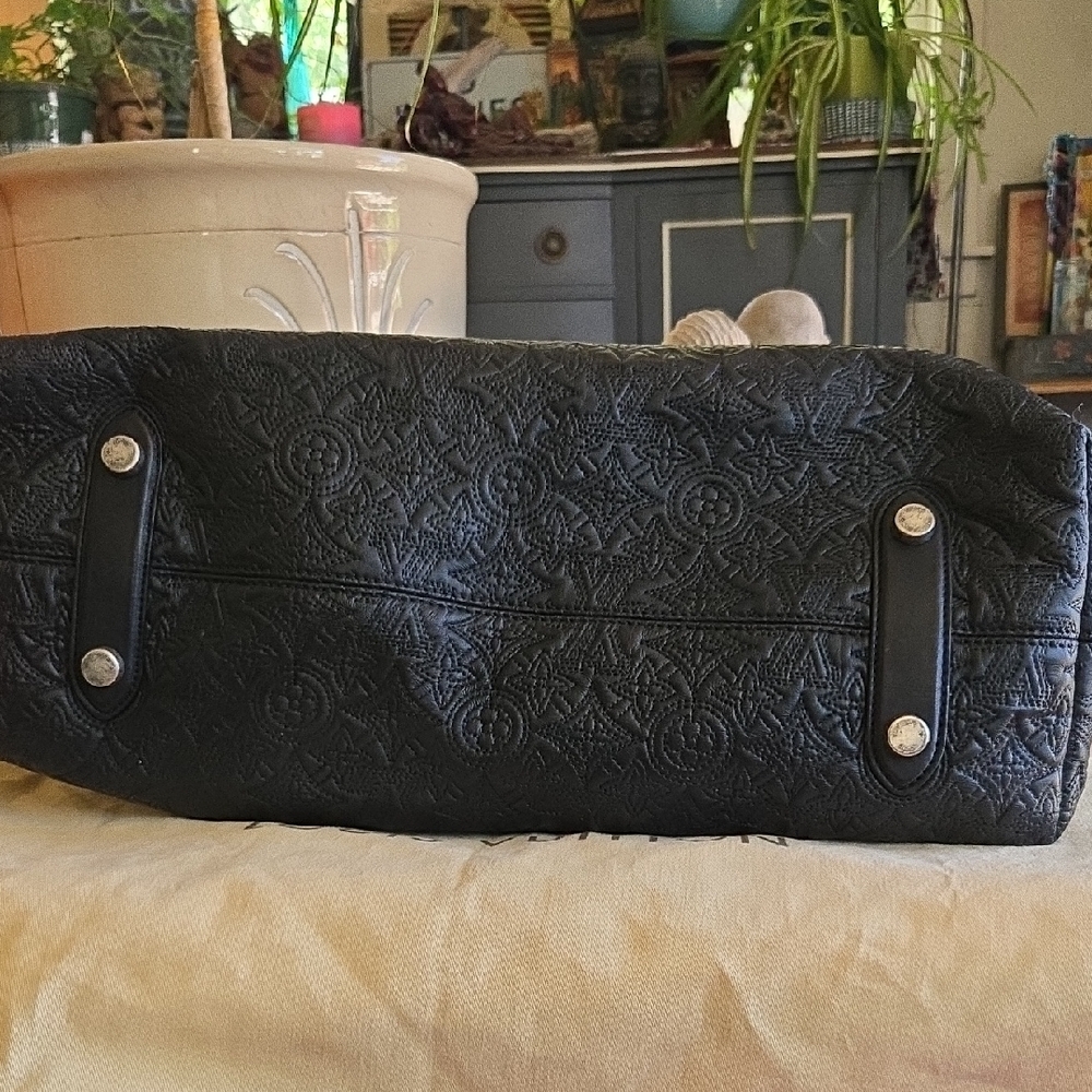 Louis Vuitton GM Antheia Hobo - Picture 13 of 14